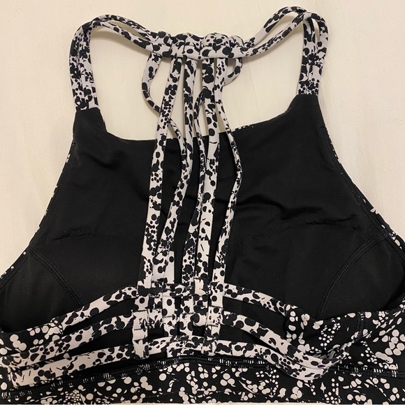 Lululemon high neck sports bra - size 4 - Picture 4 of 4